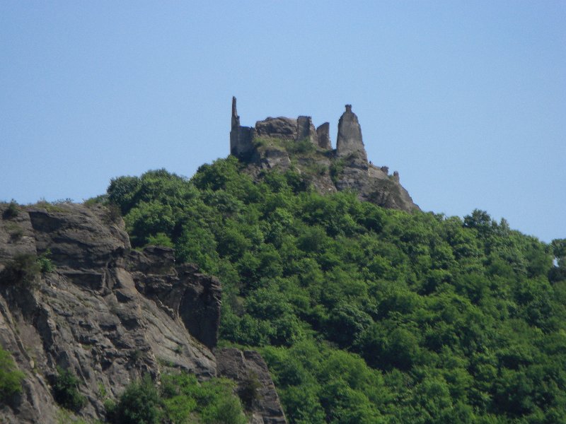 CIMG0161.JPG - Castle where Richard the Lionheart was held above Durnstein
