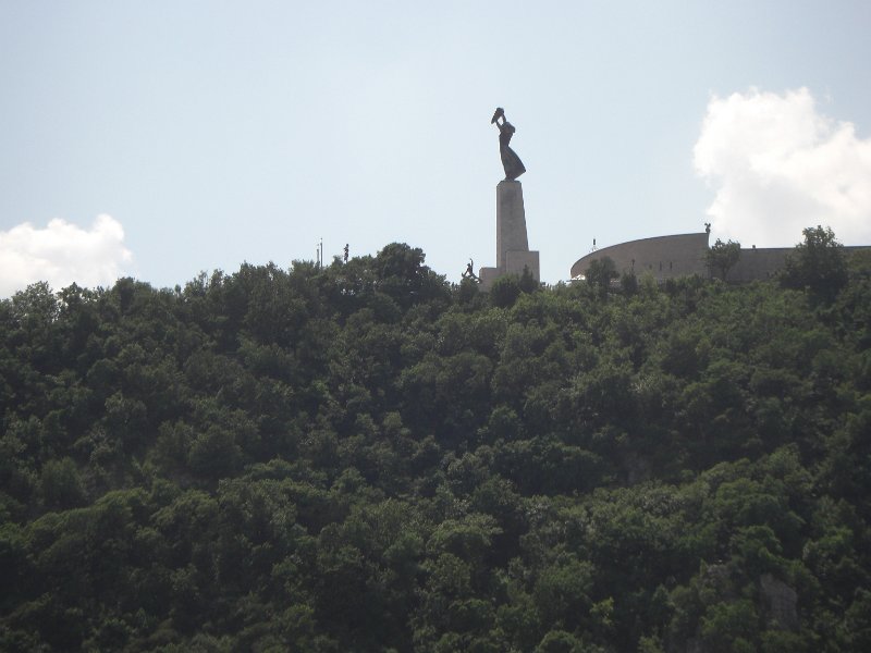 CIMG0269.JPG - The freedom statue in Budapest.